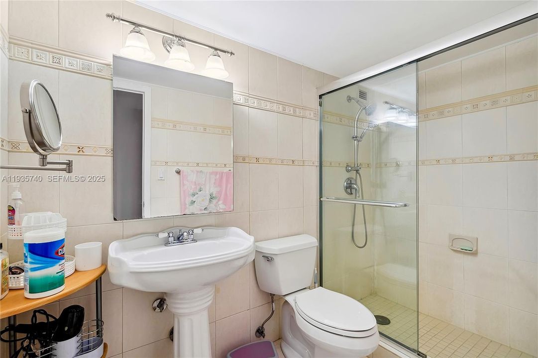 For Sale: $450,000 (2 beds, 2 baths, 1252 Square Feet)