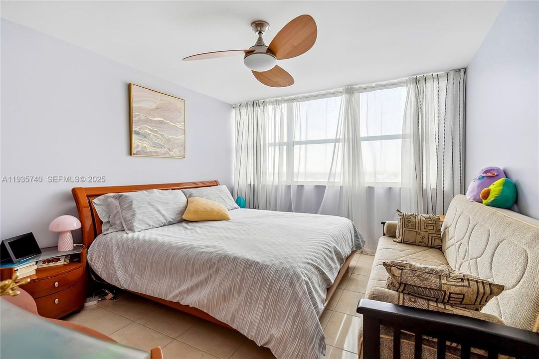 For Sale: $450,000 (2 beds, 2 baths, 1252 Square Feet)