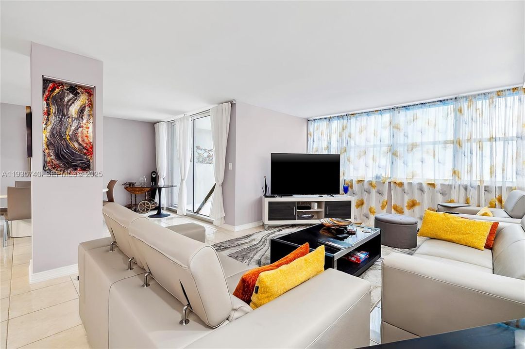 For Sale: $450,000 (2 beds, 2 baths, 1252 Square Feet)