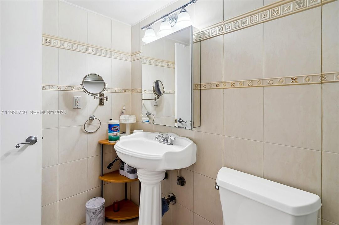 For Sale: $450,000 (2 beds, 2 baths, 1252 Square Feet)