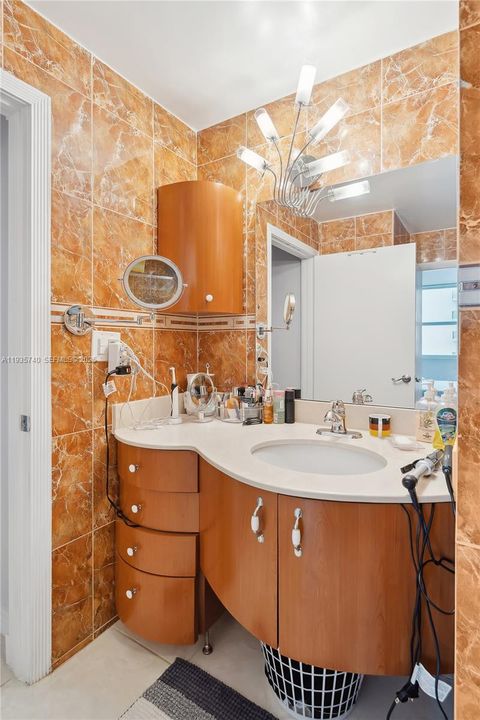 For Sale: $450,000 (2 beds, 2 baths, 1252 Square Feet)