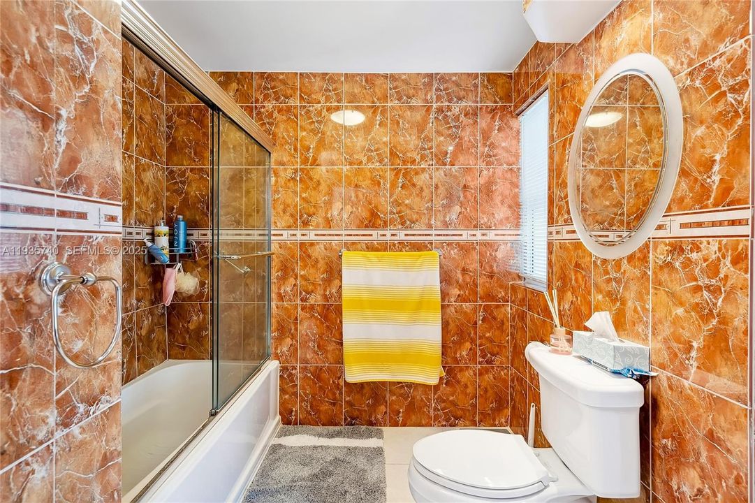 For Sale: $450,000 (2 beds, 2 baths, 1252 Square Feet)