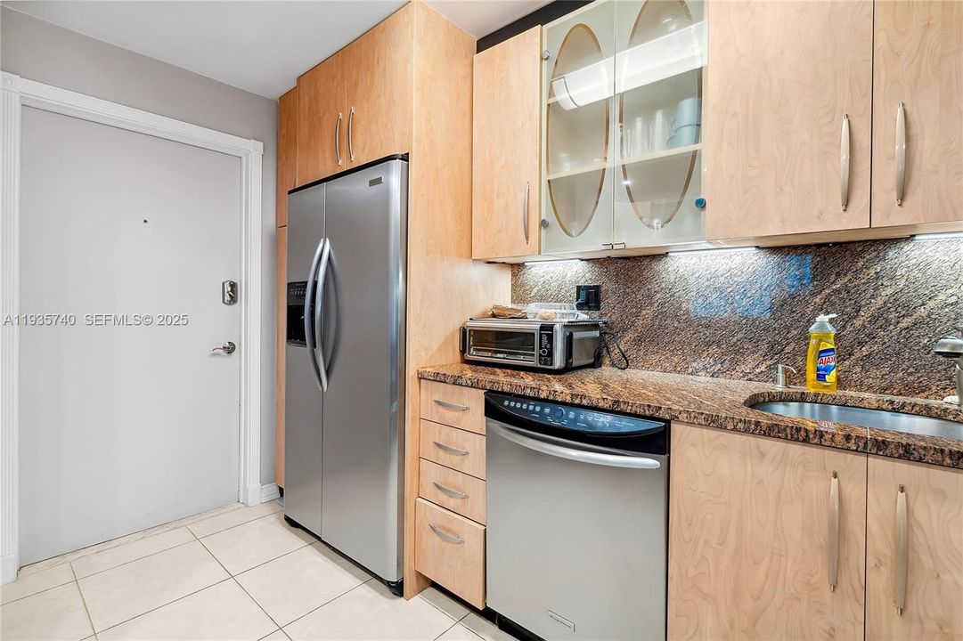 For Sale: $450,000 (2 beds, 2 baths, 1252 Square Feet)