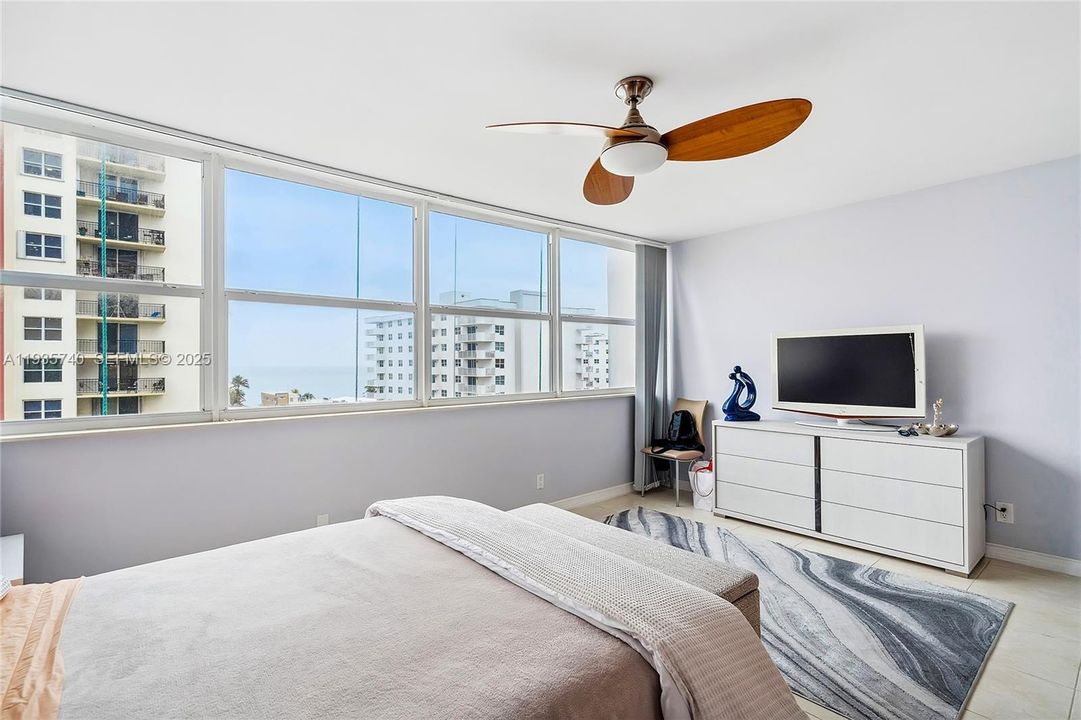 For Sale: $450,000 (2 beds, 2 baths, 1252 Square Feet)