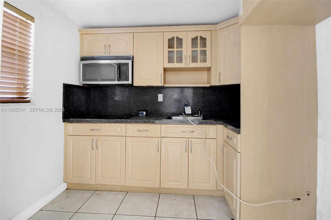 For Sale: $220,000 (2 beds, 2 baths, 938 Square Feet)