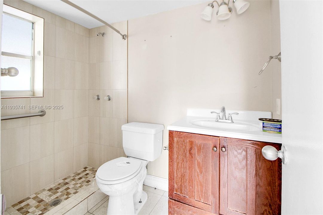 For Sale: $220,000 (2 beds, 2 baths, 938 Square Feet)