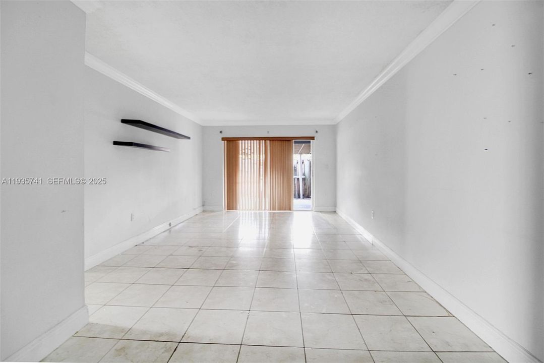 For Sale: $220,000 (2 beds, 2 baths, 938 Square Feet)