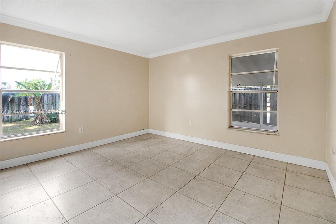 For Sale: $220,000 (2 beds, 2 baths, 938 Square Feet)