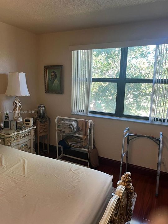 For Sale: $290,000 (2 beds, 2 baths, 1370 Square Feet)