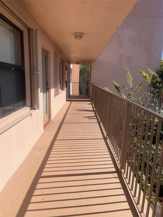 For Sale: $290,000 (2 beds, 2 baths, 1370 Square Feet)