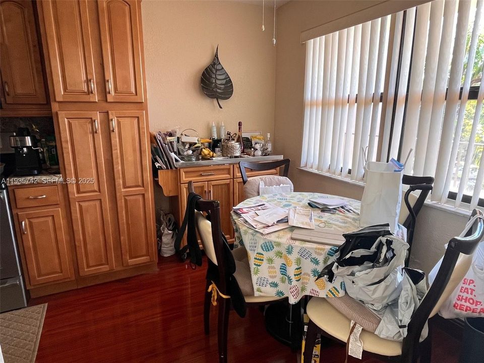 For Sale: $290,000 (2 beds, 2 baths, 1370 Square Feet)