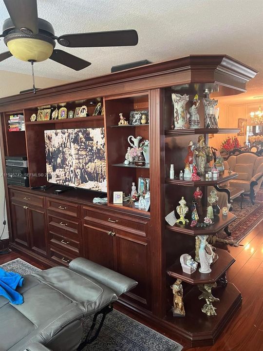 For Sale: $290,000 (2 beds, 2 baths, 1370 Square Feet)