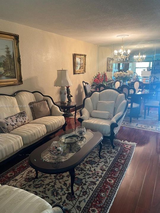 For Sale: $290,000 (2 beds, 2 baths, 1370 Square Feet)