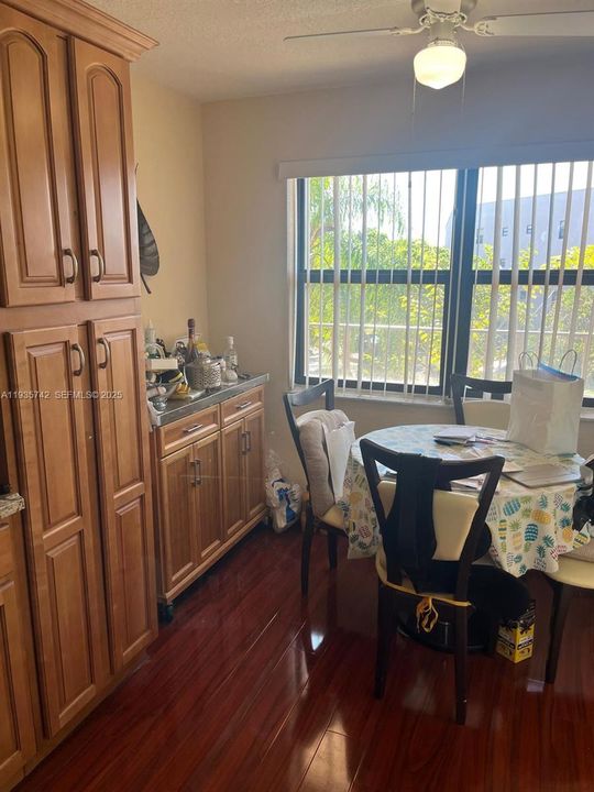 For Sale: $290,000 (2 beds, 2 baths, 1370 Square Feet)