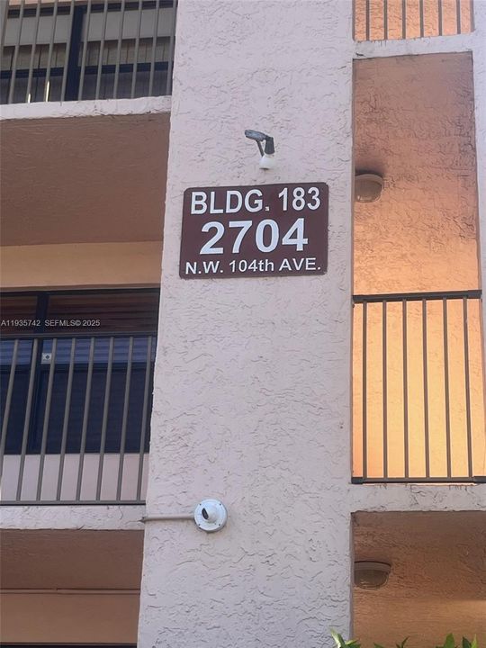 For Sale: $290,000 (2 beds, 2 baths, 1370 Square Feet)