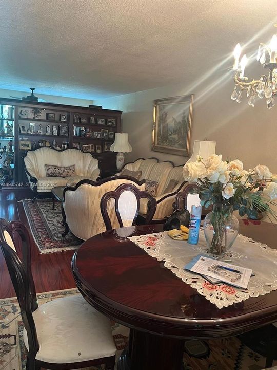 For Sale: $290,000 (2 beds, 2 baths, 1370 Square Feet)