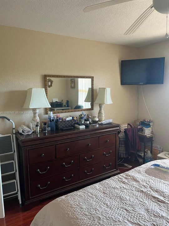 For Sale: $290,000 (2 beds, 2 baths, 1370 Square Feet)