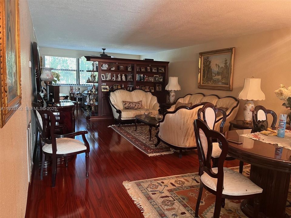 For Sale: $290,000 (2 beds, 2 baths, 1370 Square Feet)