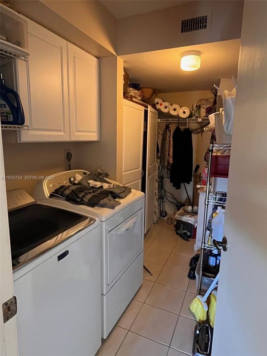 For Sale: $290,000 (2 beds, 2 baths, 1370 Square Feet)