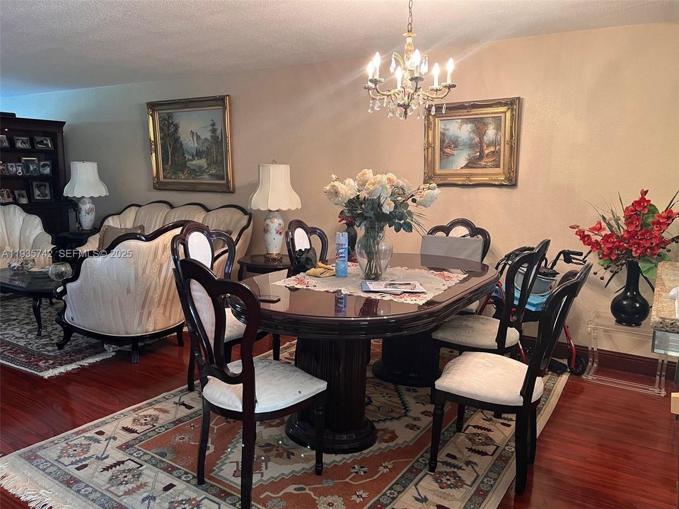 For Sale: $290,000 (2 beds, 2 baths, 1370 Square Feet)