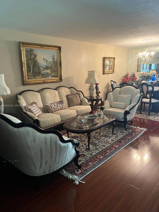 For Sale: $290,000 (2 beds, 2 baths, 1370 Square Feet)