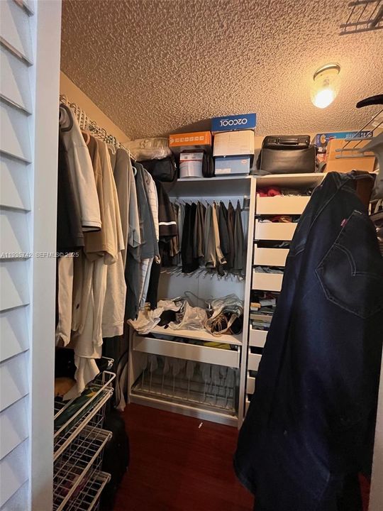 For Sale: $290,000 (2 beds, 2 baths, 1370 Square Feet)