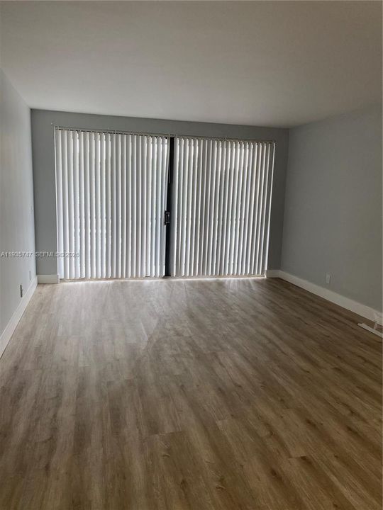 出租: $2,000 (2 贝兹, 2 浴室, 1000 平方英尺)