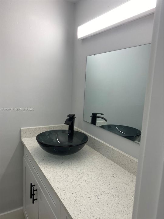 出租: $2,000 (2 贝兹, 2 浴室, 1000 平方英尺)