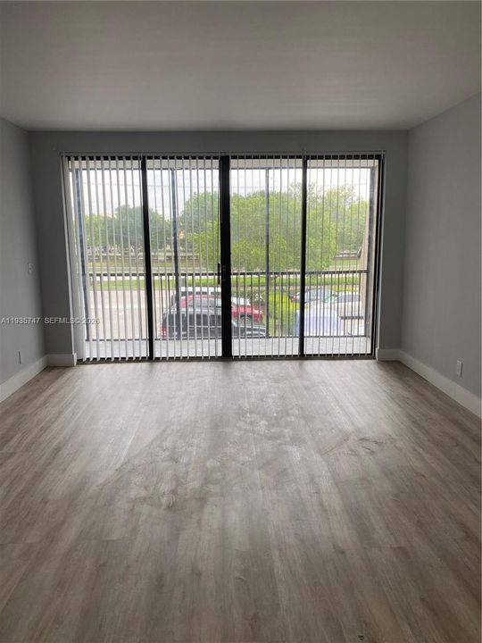 出租: $2,000 (2 贝兹, 2 浴室, 1000 平方英尺)