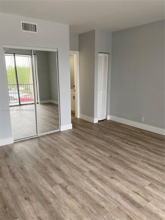 出租: $2,000 (2 贝兹, 2 浴室, 1000 平方英尺)