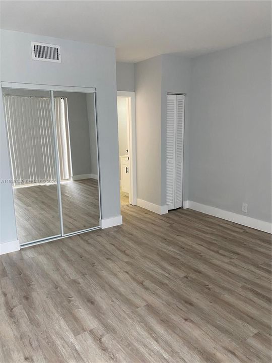 出租: $2,000 (2 贝兹, 2 浴室, 1000 平方英尺)