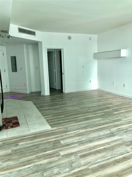 出租: $2,300 (0 贝兹, 1 浴室, 594 平方英尺)