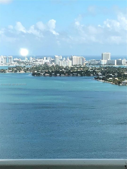 出租: $2,300 (0 贝兹, 1 浴室, 594 平方英尺)