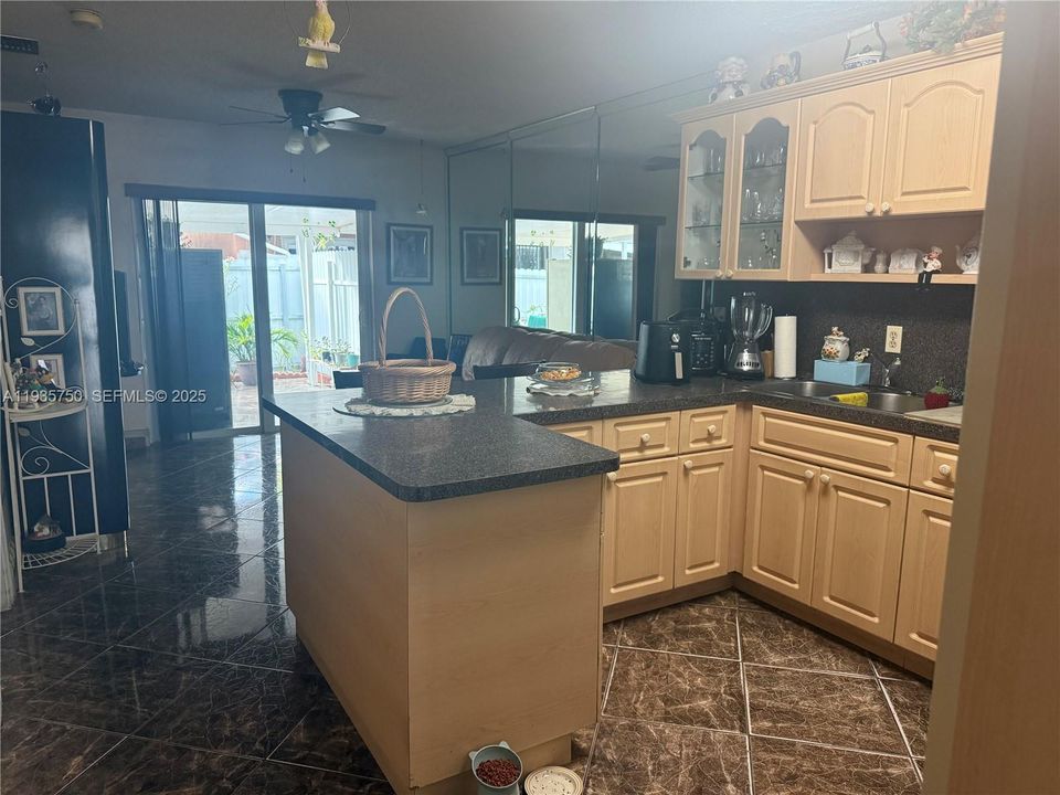 En Venta: $510,000 (3 camas, 2 baños, 1137 Pies cuadrados)