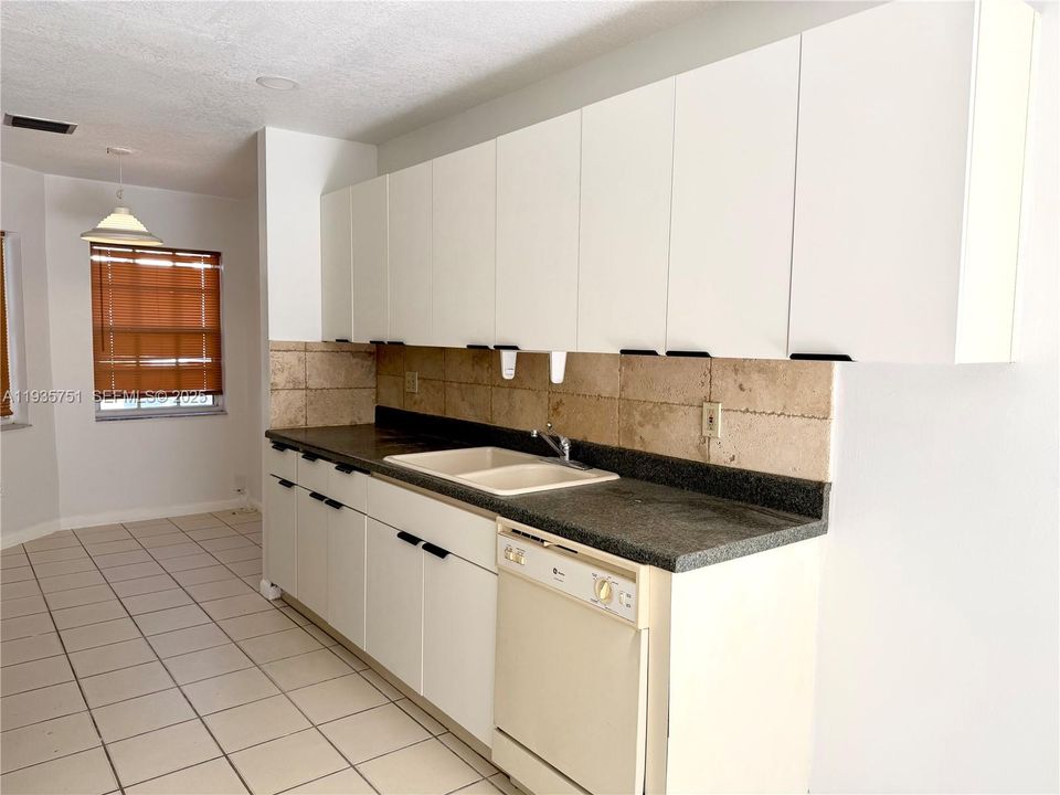 В аренду: $2,900 (3 спален, 2 ванн, 1401 Квадратных фут)