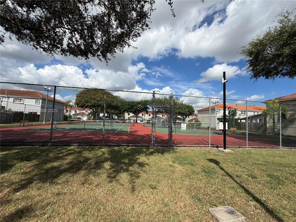 В аренду: $2,900 (3 спален, 2 ванн, 1401 Квадратных фут)