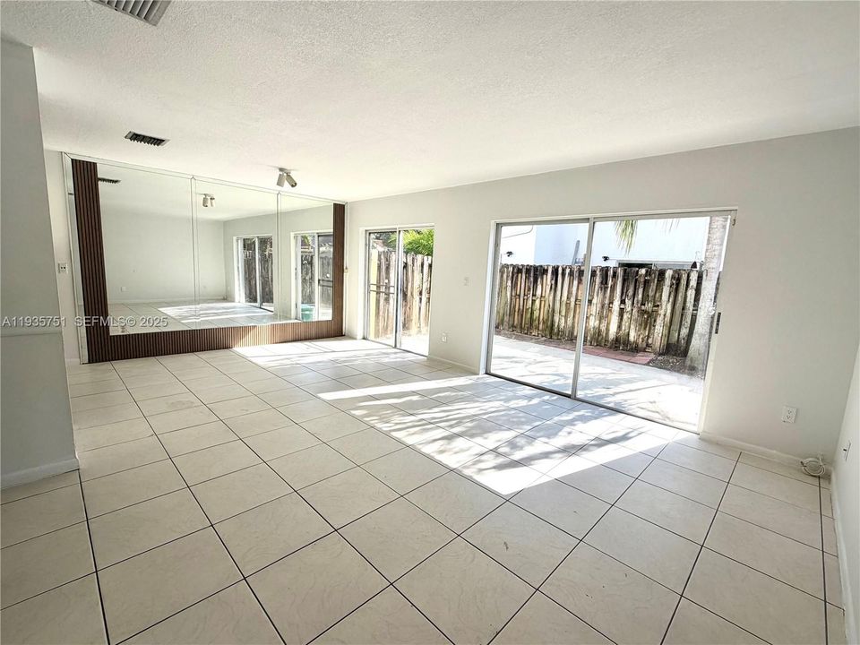 В аренду: $2,900 (3 спален, 2 ванн, 1401 Квадратных фут)