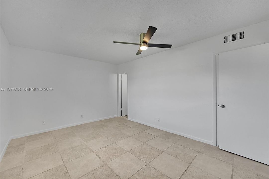 待售: $139,500 (2 贝兹, 2 浴室, 990 平方英尺)