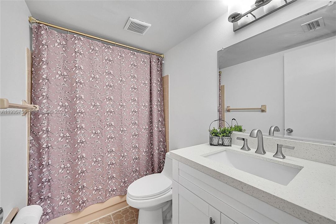 待售: $139,500 (2 贝兹, 2 浴室, 990 平方英尺)