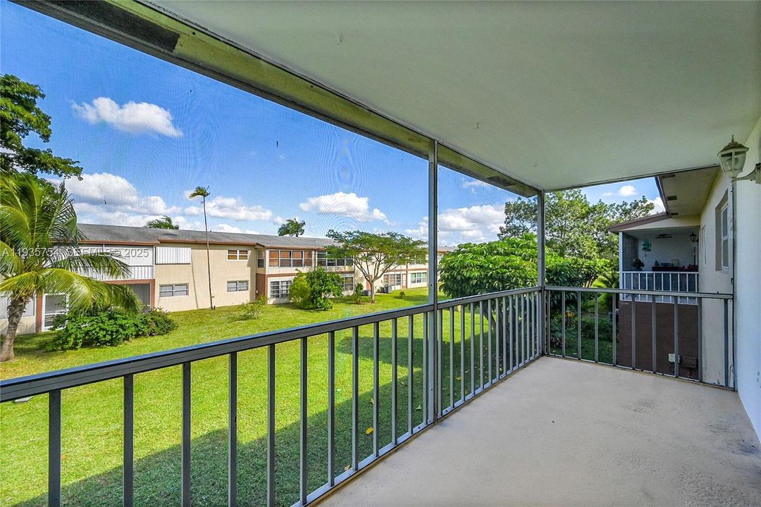 待售: $139,500 (2 贝兹, 2 浴室, 990 平方英尺)