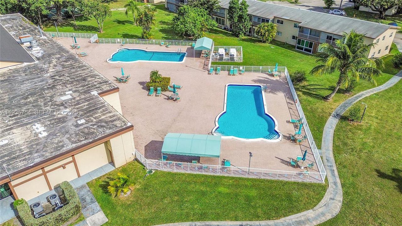 待售: $139,500 (2 贝兹, 2 浴室, 990 平方英尺)