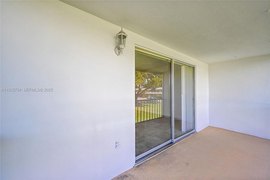 待售: $139,500 (2 贝兹, 2 浴室, 990 平方英尺)