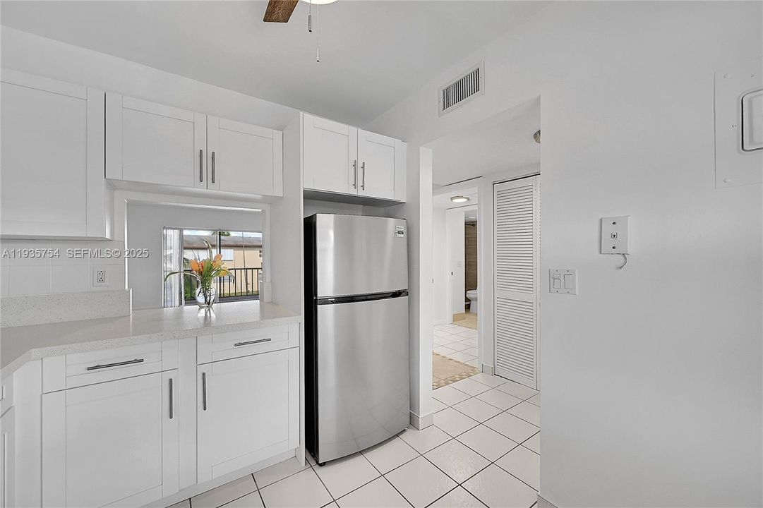 待售: $139,500 (2 贝兹, 2 浴室, 990 平方英尺)