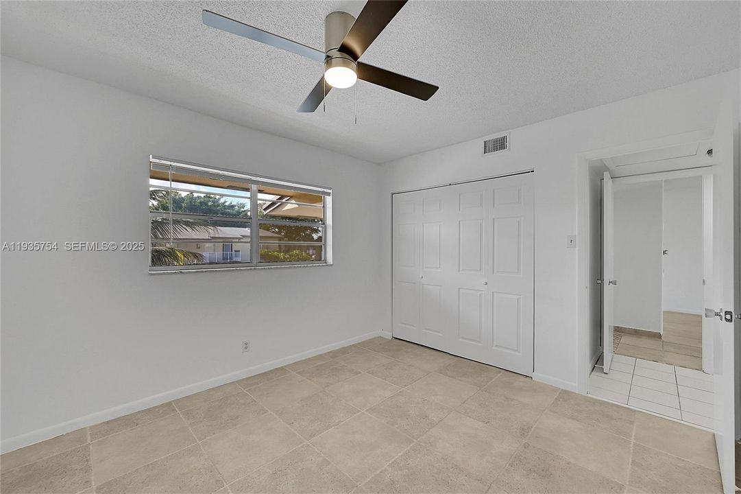 待售: $139,500 (2 贝兹, 2 浴室, 990 平方英尺)