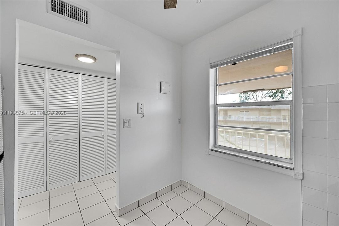 待售: $139,500 (2 贝兹, 2 浴室, 990 平方英尺)