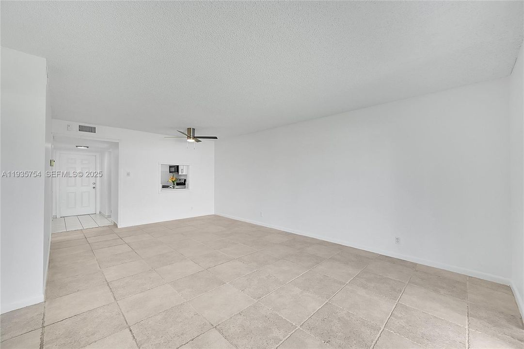 待售: $139,500 (2 贝兹, 2 浴室, 990 平方英尺)