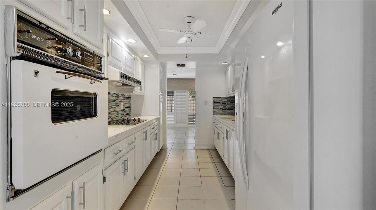 出租: $3,800 (3 贝兹, 2 浴室, 2350 平方英尺)