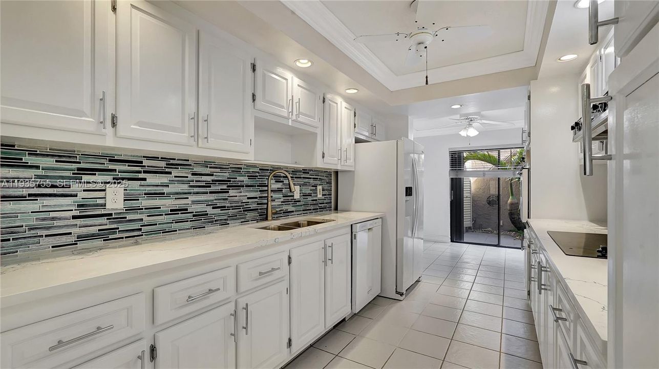 出租: $3,800 (3 贝兹, 2 浴室, 2350 平方英尺)