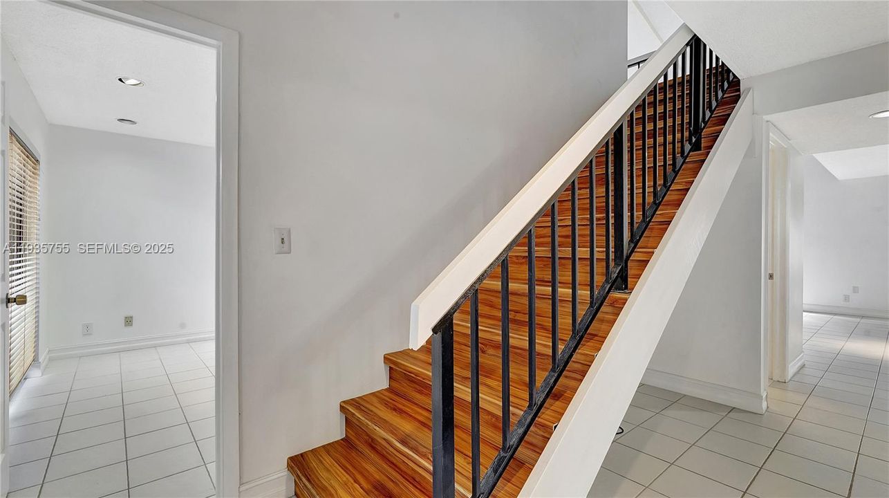 出租: $3,800 (3 贝兹, 2 浴室, 2350 平方英尺)