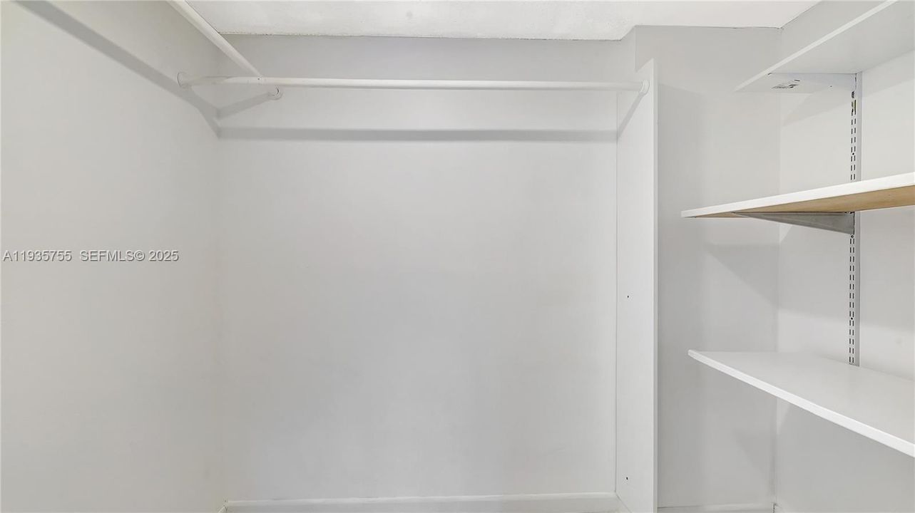 出租: $3,800 (3 贝兹, 2 浴室, 2350 平方英尺)